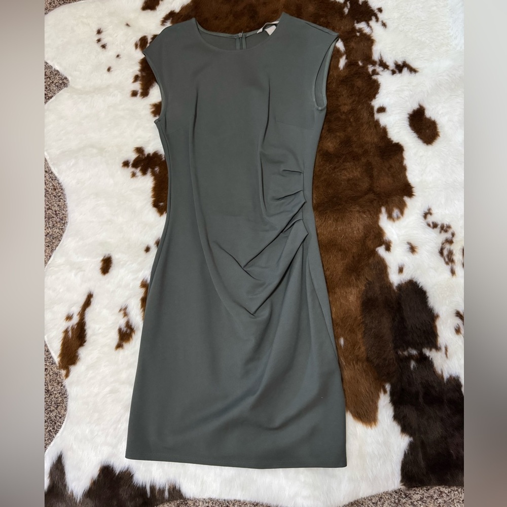 Elegant Green Sleeveless Dress